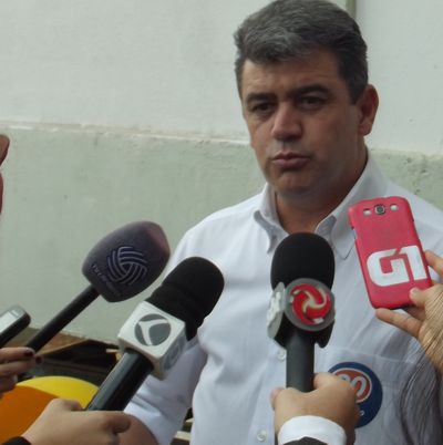 ELEIÇÕES 2016 – DIVINÓPOLIS: Marquinhos Clementino após ter votado, afirmou ter pensamento positivo sobre o resultado Entrevista Marquinhos Clementino